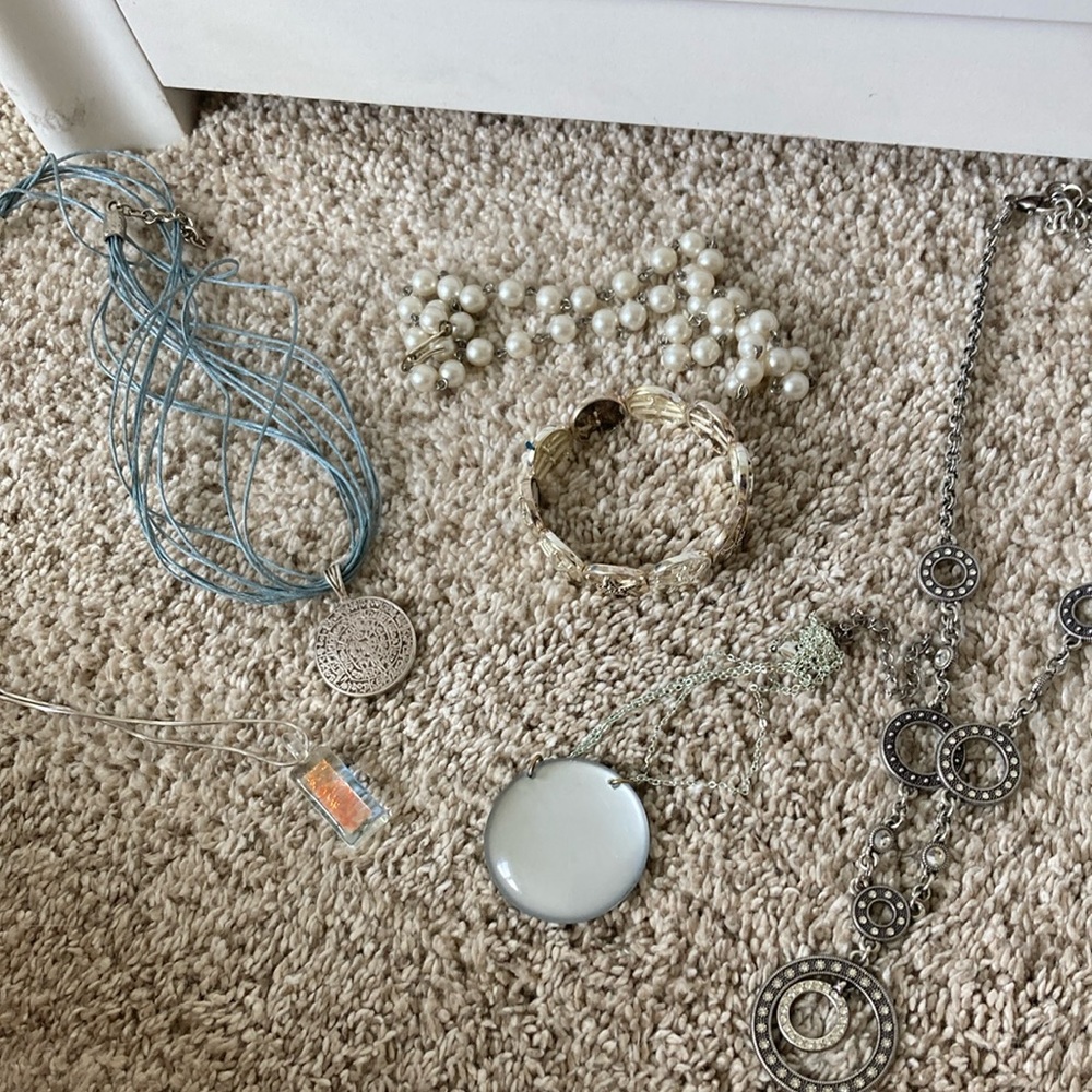 Vintage jewelry, lot of six pieces, fake pearls, statement, necklaces